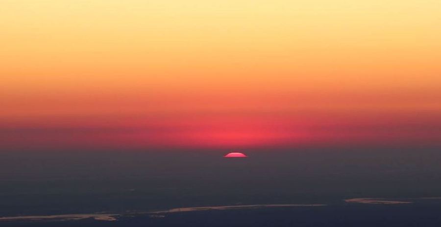 अन्तु डाँडाबाट देखिएको सूर्योदयको दृश्य
