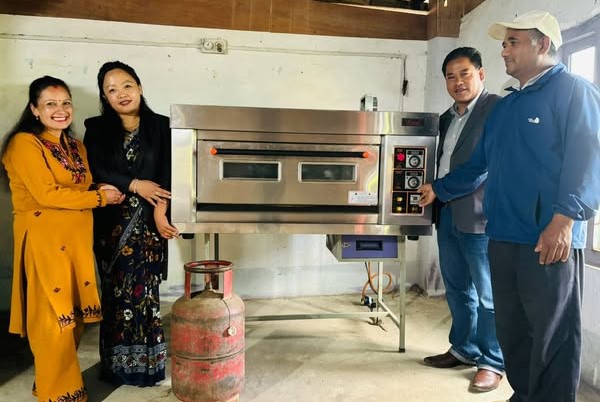 माइजोगमाईका युवा उद्यमीलाई बस्तुगत सहायता हस्तान्तरण