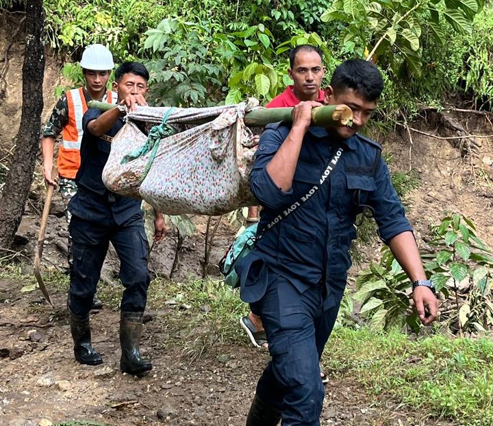 इलाममा बाढी पहिरोको बितण्डाः ३७ जनाको मृत्यु