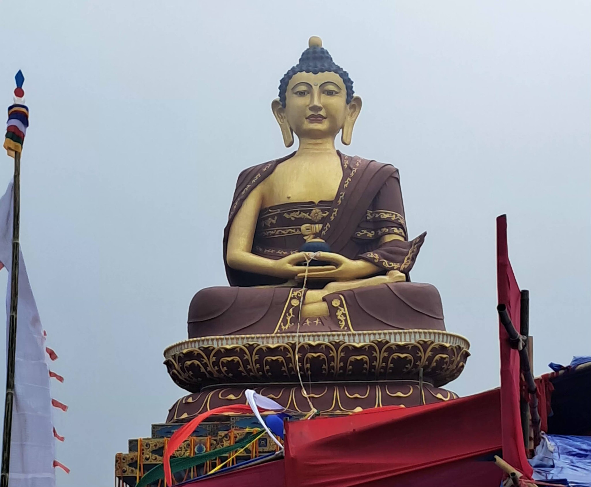 सूर्योदयमा थपियो नयाँ पर्यटकीय गन्तब्य, ६५ फिट अग्लो बुद्धको प्रतिमा सहितको पार्क संचालनमा