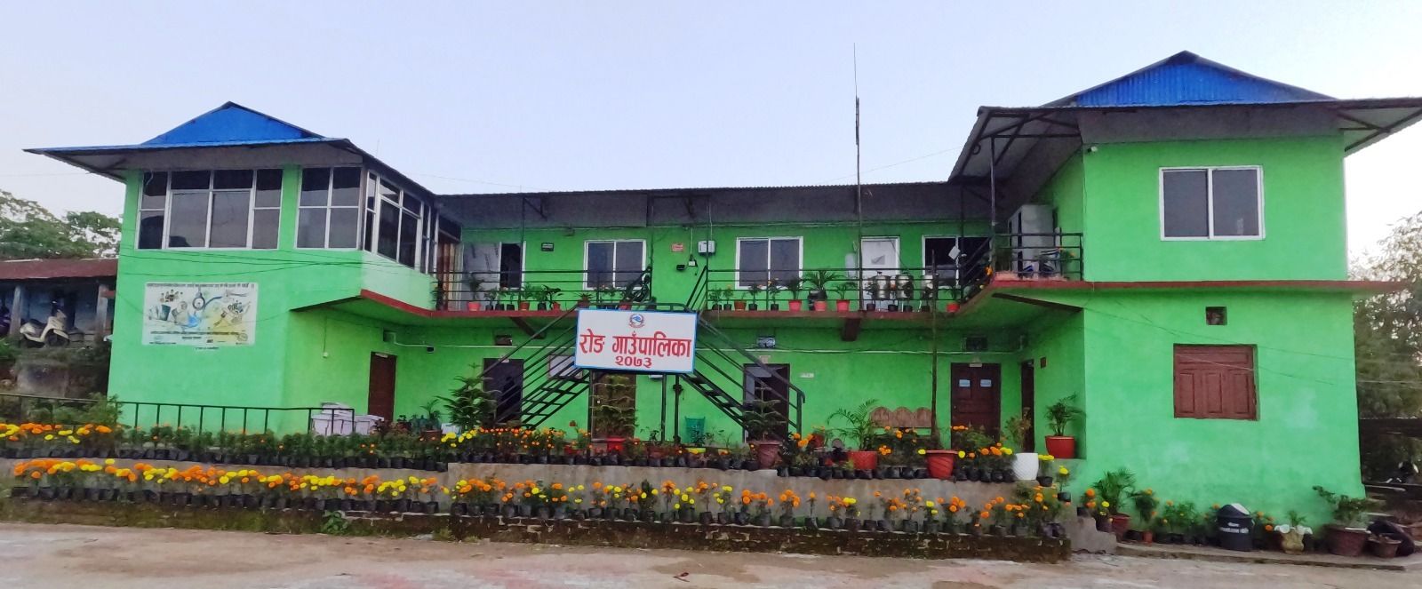 रोङ गाउँपालिकाः १० बजे अघि कोही सेवाग्राही आएनन्, आईतबार कार्यालय खुल्ने