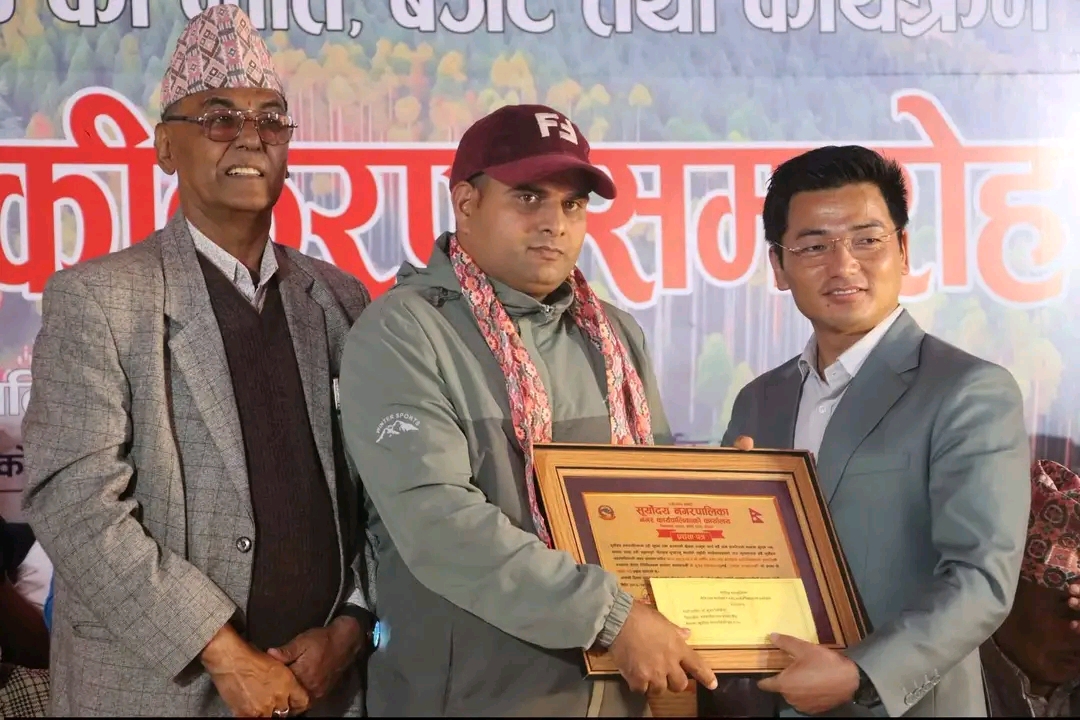 पत्रकार सुजन तिम्सिना पुरस्कृत